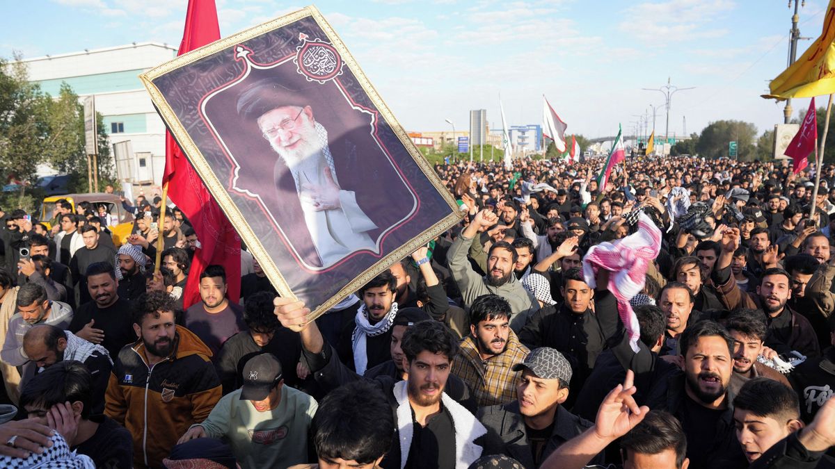 Jasného nástupce za Chameneího režim nemá, bude ale chtít jednat rychle